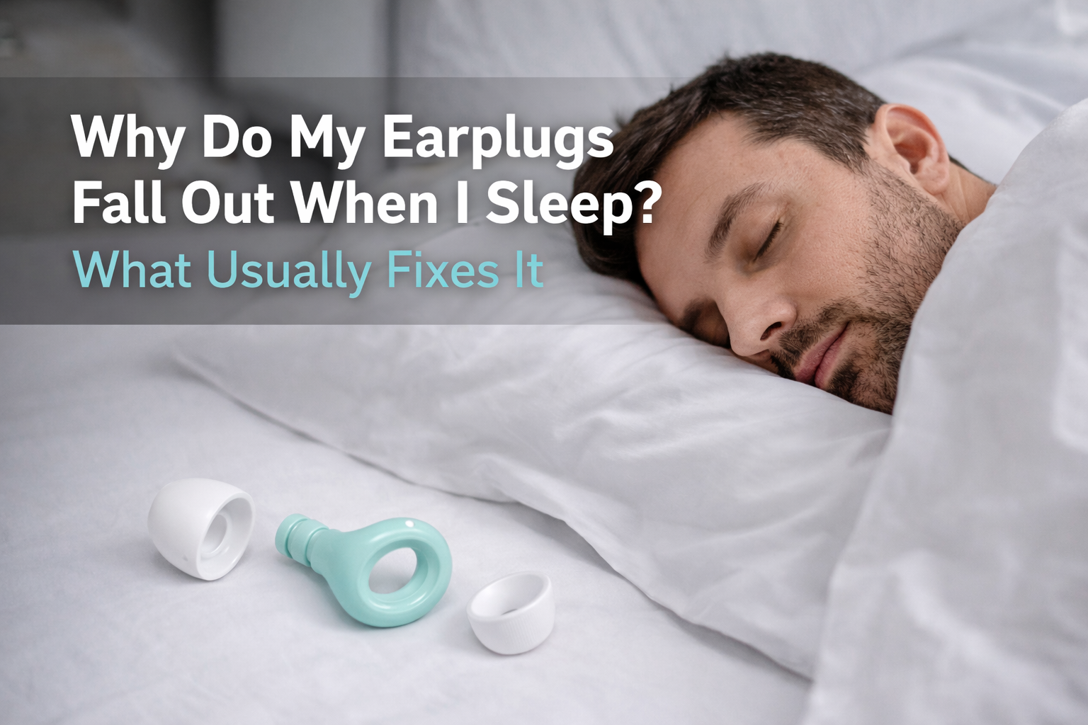 Des bouchons d’oreilles Olyavril portés dans l’oreille pour illustrer le fit